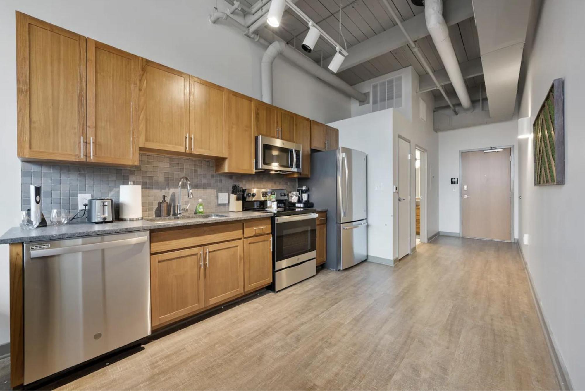 2125 Superior Living Appartement