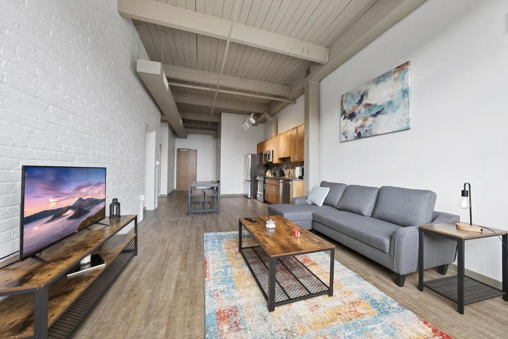 2125 Superior Living Appartement