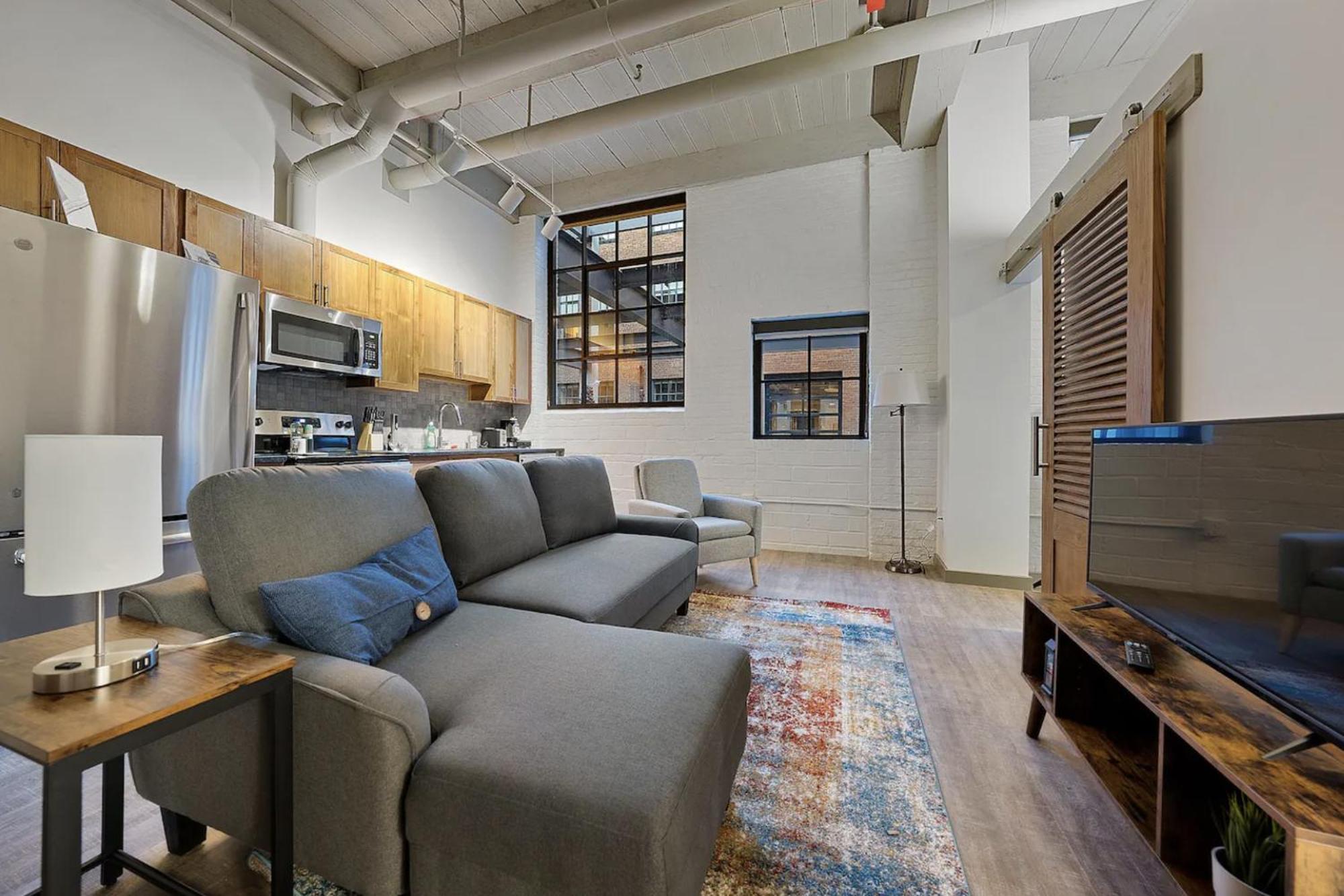 2125 Superior Living Appartement